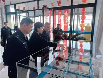 Viceprimarul Liu Yaonan vizitează tehnologia Hongrui pentru a oferi-îndrumare...